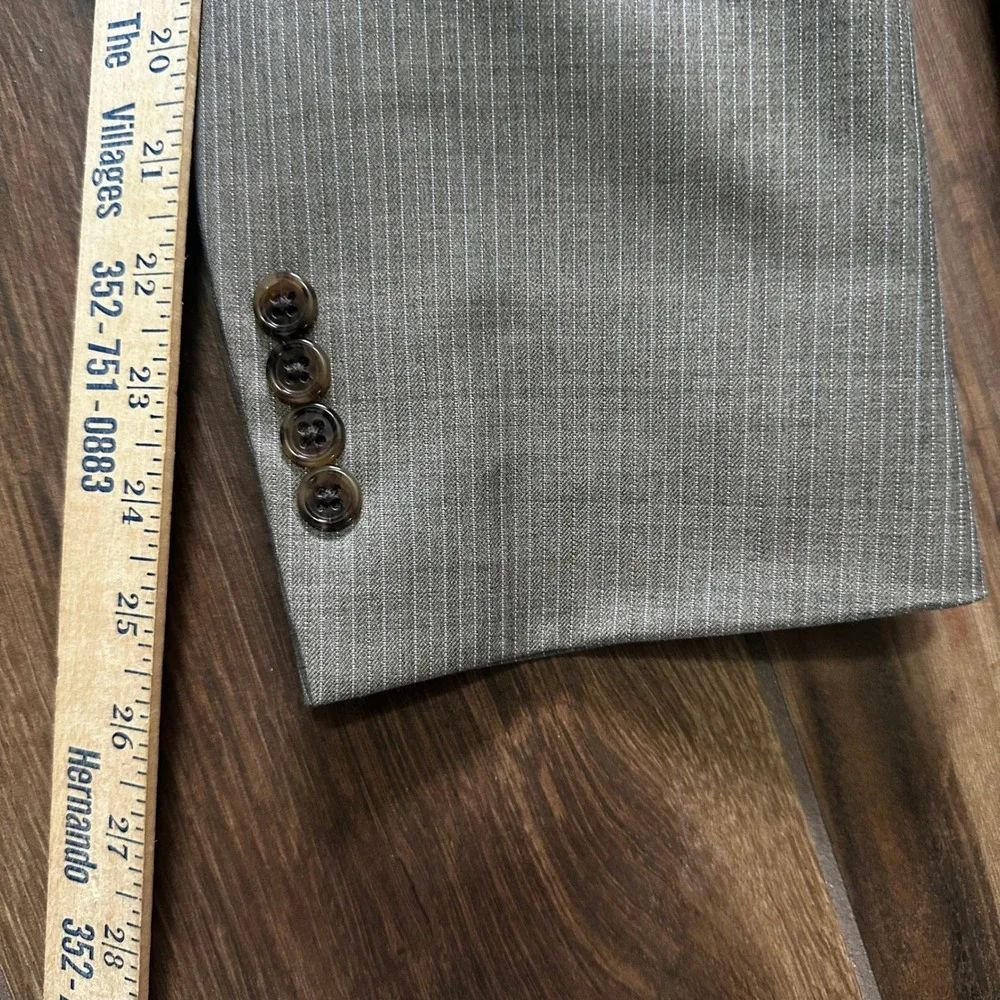 Jos A Bank Gordon Suit Mens 43R 37W Grey Pinstripe 100% Wool 2 Button Pleated